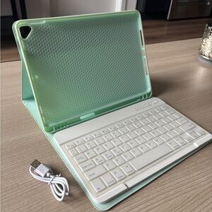 Keyboard Case with Pencil Holder for iPad 9th/8th/7th Generation (10.2”)